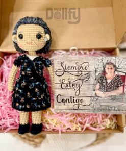 Personalized Crochet Doll with Photo Card "Siempre Estoy Contigo"